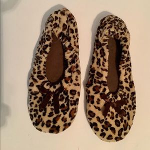 NWOT Leopard Print Sock Slippers Size 7/8